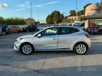 Usata Renault Clio V Intens 86 CV (63 kW) 2020 Grigio Berlina