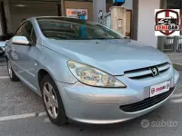 Usata Peugeot 307 CC 109 CV (80 kW) 2004 Grigio Cabrio