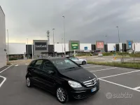 Usata Mercedes B180 109 CV (80 kW) 2008 Nero Monovolume
