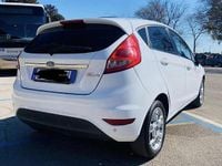 Usata Ford Fiesta 70 CV (51 kW) 2011 Bianco Utilitaria