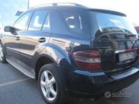 Usata Mercedes ML320 224 CV (164 kW) 2007 Blu SUV