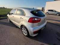 Usata Kia Rio Active 75 CV (55 kW) 2015 Grigio Berlina