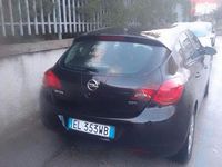 Usata Opel Astra 110 CV (80 kW) 2012 Nero
