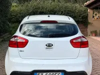 Usata Kia Rio Active 75 CV (55 kW) 2013 Bianco Berlina