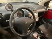 Usata Peugeot 107 68 CV (50 kW) 2010 Rosso Utilitaria
