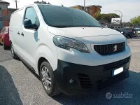 Gebraucht Peugeot Expert Premium 122 PS (89 kW) 2018 Weiß Van