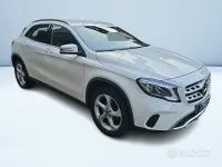 Usata Mercedes GLA200 156 CV (114 kW) 2019 Bianco pastello SUV