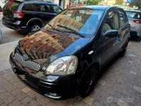 Usata Toyota Yaris 75 CV (55 kW) 2004 Nero Utilitaria