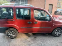 Usata Fiat Doblò 69 CV (50 kW) 2005 Rosso Monovolume