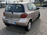 Usata Toyota Yaris Sol 68 CV (50 kW) 2003 Grigio Berlina