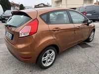 Usata Ford Fiesta Ambiente 75 CV (55 kW) 2013 Arancione Utilitaria