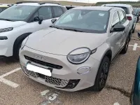 Usata Fiat 600 100 CV (73 kW) 2025 Beige SUV