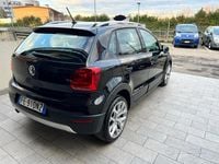 Käytetty VW Polo Cross 90 HP (66 kW) 2016 Musta Viistoperä