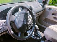 Usata Ford Fiesta 68 CV (50 kW) 2004 Grigio Utilitaria