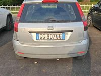 Begagnad Ford Fiesta Zetec 75 HK (55 kW) 2004 Halvkombi