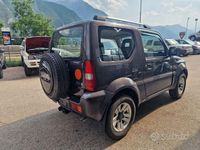 Usata Suzuki Jimny 85 CV (62 kW) 2011 Grigio SUV