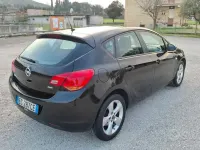 Usata Opel Astra 110 CV (80 kW) 2010 Nero Berlina