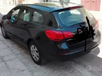Usata Opel Astra 110 CV (80 kW) 2012 Nero Station wagon