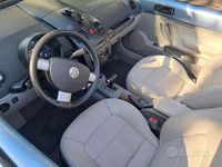 Usata VW New Beetle 116 CV (85 kW) 2003 Blu Utilitaria