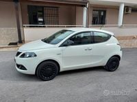 Usata Lancia Ypsilon Silver 69 CV (50 kW) 2022 Bianco Utilitaria