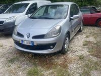Usata Renault Clio III Luxe 75 CV (55 kW) 2005 Argento Berlina