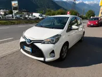 Usata Toyota Yaris Hybrid 75 CV (55 kW) 2016 Bianco Berlina