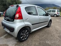 Usata Peugeot 107 68 CV (50 kW) 2009 Argento Utilitaria