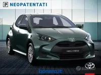 Nuova Toyota Yaris Hybrid 92 CV (67 kW) 2026 Verde Berlina