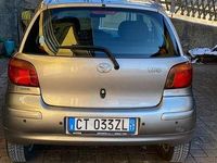 Usata Toyota Yaris 65 CV (47 kW) 2005 Argento Utilitaria