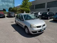 Usata Renault Clio II Dynamique 75 CV (55 kW) 2007 Grigio Berlina