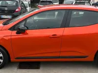 Usata Renault Clio V Equilibre 67 CV (49 kW) 2023 Arancione Berlina