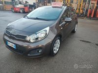 Usata Kia Rio 75 CV (55 kW) 2012 Marrone Berlina