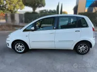 Usata Lancia Musa 77 CV (56 kW) 2011 Bianco Monovolume