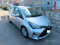 Begagnad Toyota Yaris Lounge 90 HK (66 kW) 2015 Grå Halvkombi