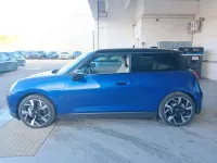 Nuova Mini Cooper Favoured 130 kW (177 CV) 2025 Blu/azzurro Utilitaria