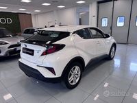 Usata Toyota C-HR Active 122 CV (89 kW) 2022 Bianco SUV