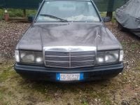 Usata Mercedes 190 122 CV (89 kW) 1983 Grigio Berlina