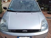 Usata Ford Fiesta 79 CV (58 kW) 2002 Argento Utilitaria