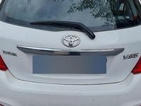 Usata Toyota Yaris 90 CV (66 kW) 2012 Bianco Utilitaria