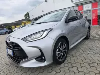 Usata Toyota Yaris Hybrid Lounge 92 CV (67 kW) 2022 Silver met Berlina