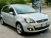 Brugt Ford Fiesta 75 HK (55 kW) 2007 Grå Hatchback