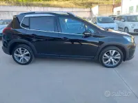 Usata Peugeot 2008 Allure 100 CV (73 kW) 2017 Nero SUV