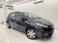 Usata Ford Fiesta Titanium 70 CV (51 kW) 2009 Grigio Berlina