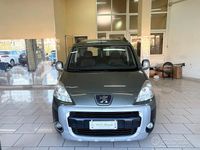 Begagnad Peugeot Partner Tepee Outdoor 90 HK (66 kW) 2010 Grön Minibuss