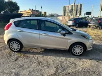 Usata Ford Fiesta Titanium 70 CV (51 kW) 2012 Grigio Berlina