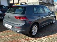 Usata VW Golf VIII Life 116 CV (85 kW) 2024 Grigio Berlina