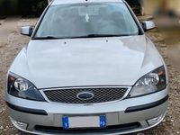 Begagnad Ford Mondeo 2004 Grå Kombi