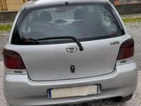Usata Toyota Yaris 75 CV (55 kW) 2002 Argento Berlina