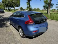 Usata Volvo V40 Momentum 150 CV (110 kW) 2016 Blu Berlina