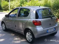 Usata Toyota Yaris Sol 65 CV (47 kW) 2005 Grigio Berlina